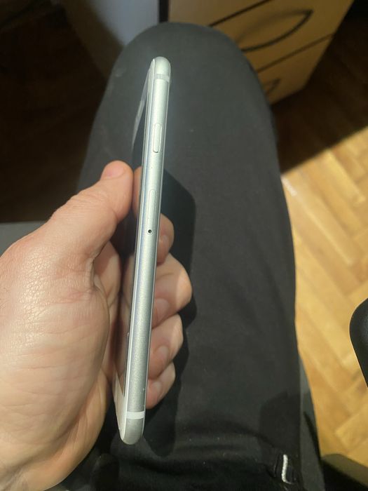 Iphone 8 много запазен