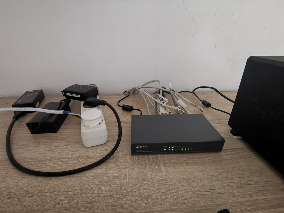 Switch TP-LINK 8 porturi (4 POE)