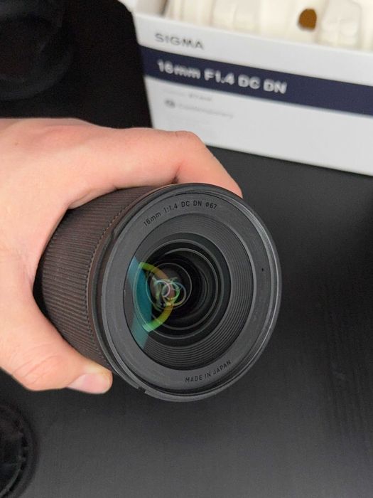 Sigma 16mm F1.4 DC DN | Contemporary за Sony E-Mount – Топ Състояние!