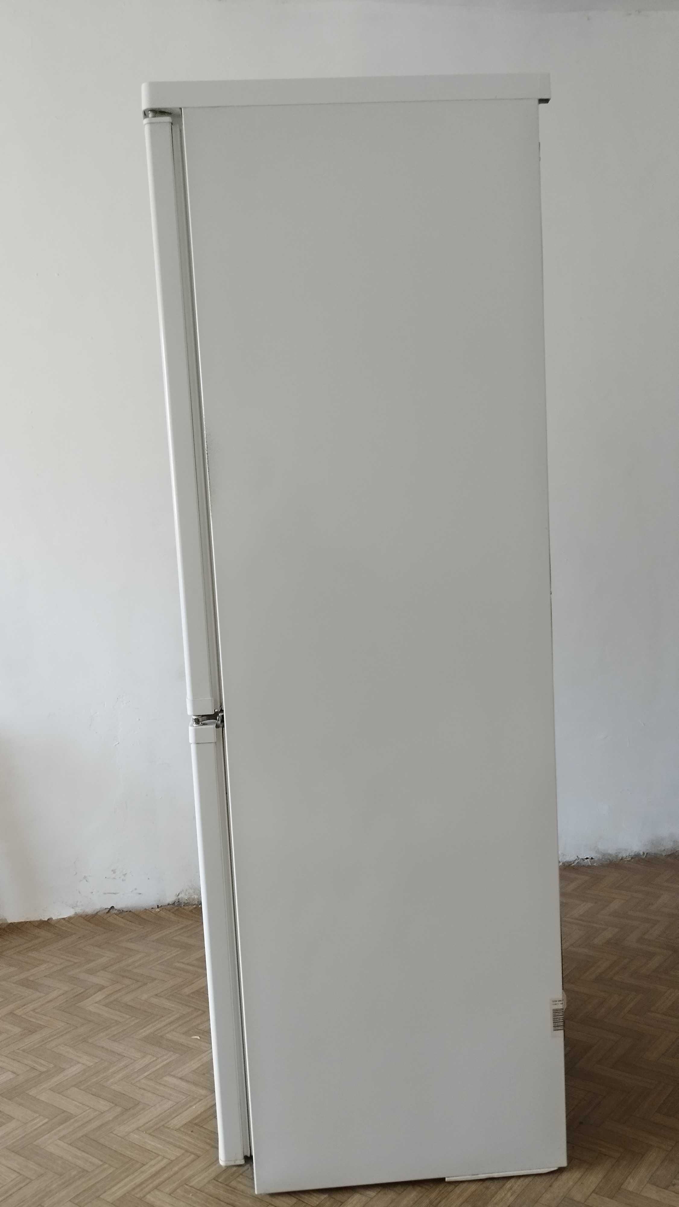 Продавам хладилник с фризер Liebherr CU-3011