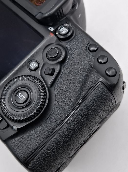 5D Mark IV body sotiladi