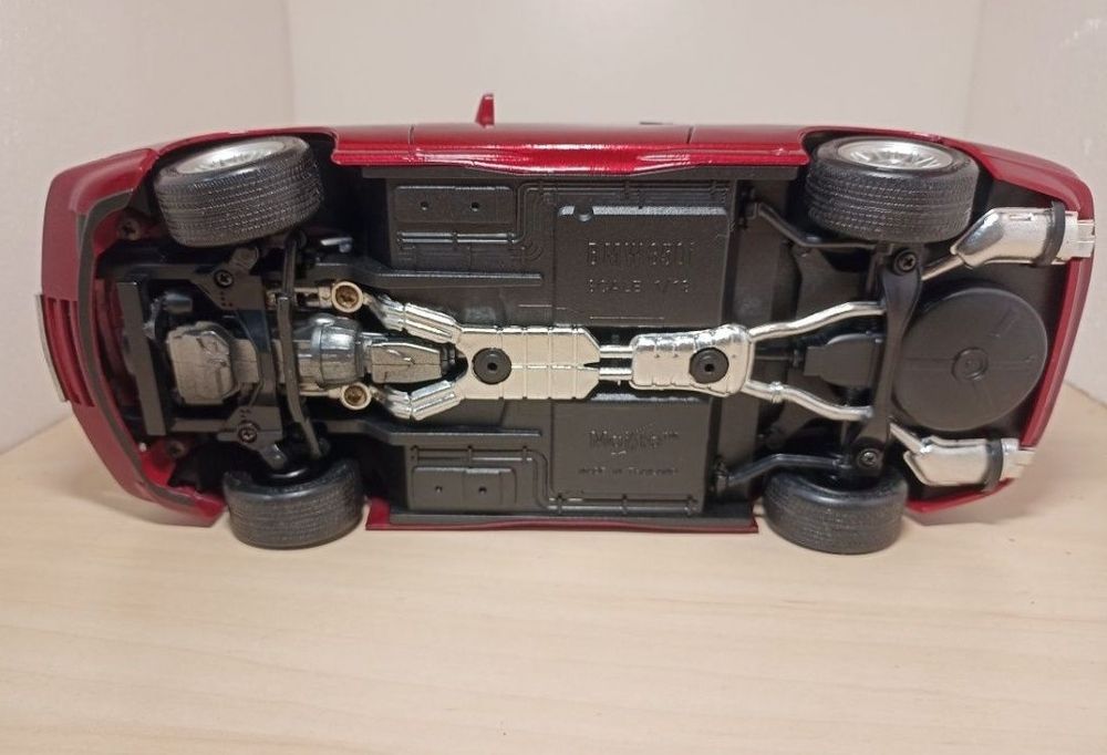 BMW 850i 1:18
Scara 1:18
Produs de maisto 

Pozele reflectă realitatea