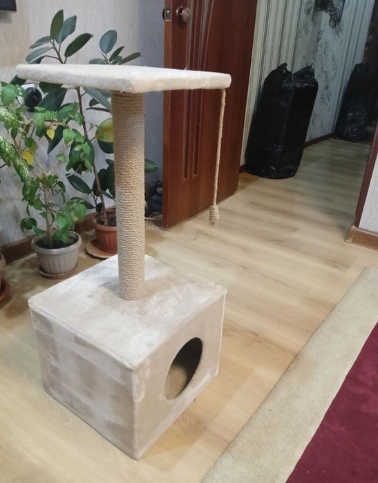 Ногтеточка с домиком.