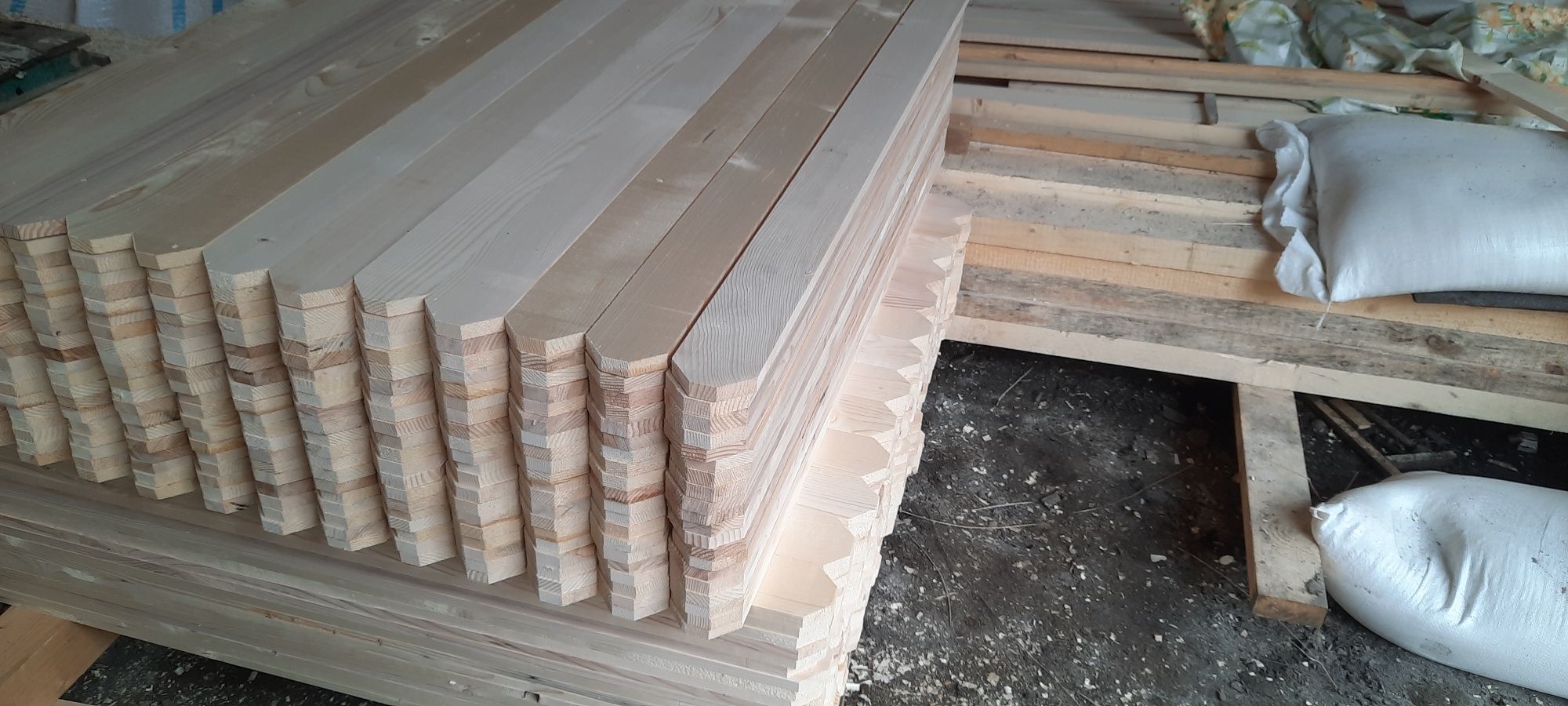 Uluca finisata gard lemn 10 cm latime 5 lei m liniar