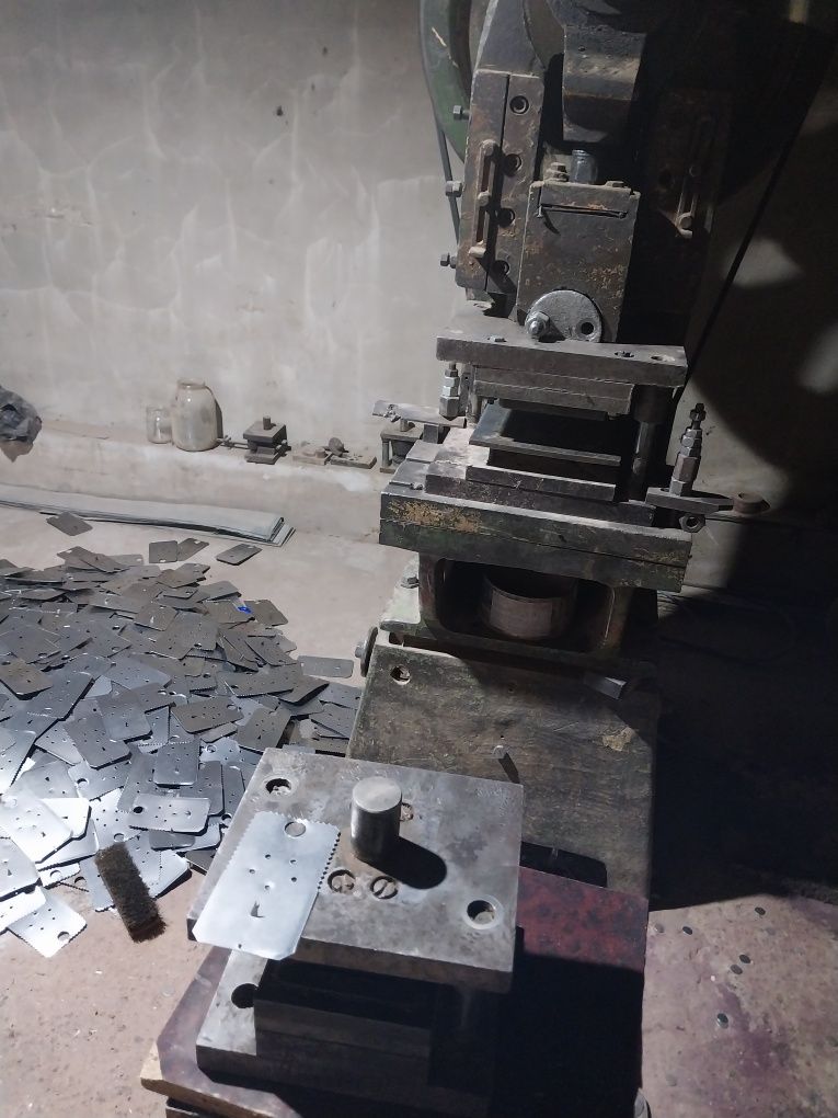 Shtamp press usluga