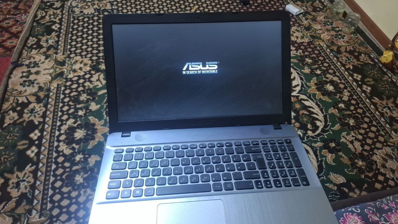 Notebook.   ASUS