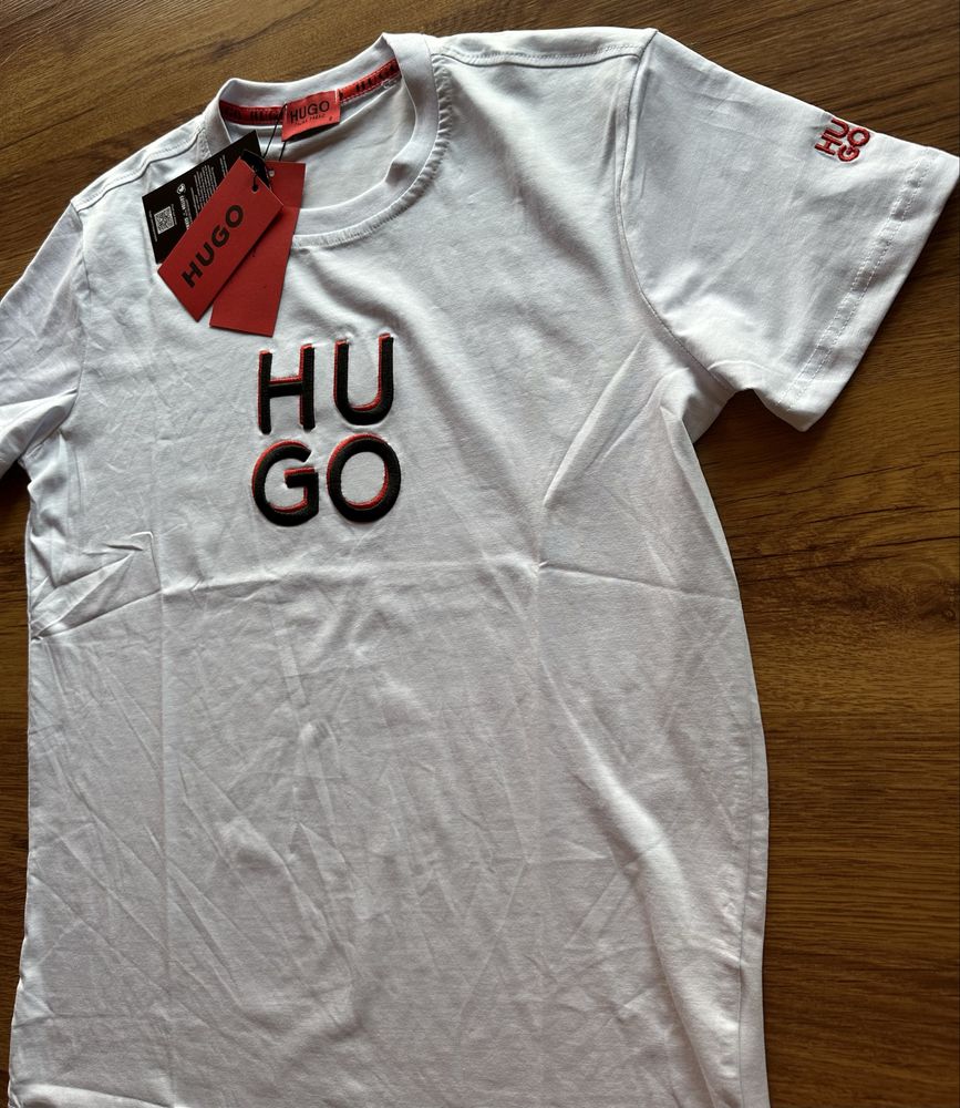 Мъжка,памучна,бяла тениска Hugo BOSS с бродирано лого