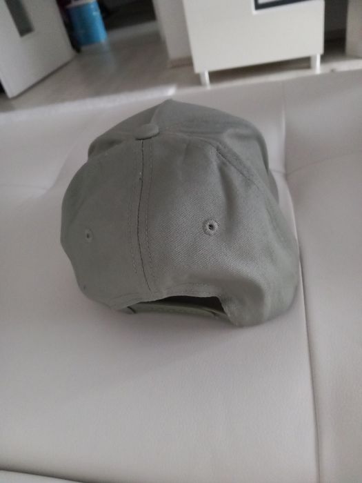 Vând șapcă reglabila sport/fashion, produs nou, produs de calitate.