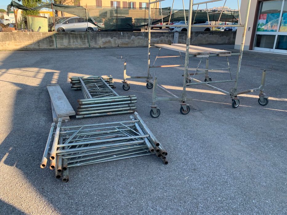 Schela mobila si scule de inchiriat