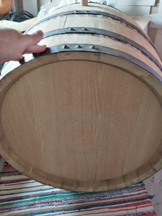 Vând butoi de salcâm