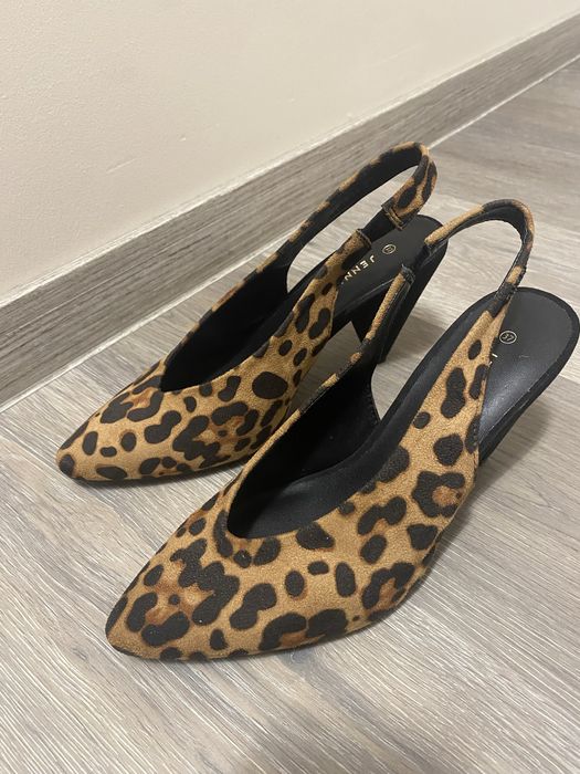 Нови елегантни обувки