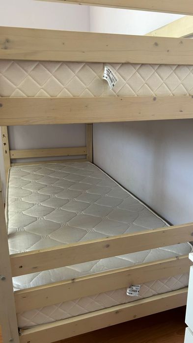 Продам двухъярусную детскую кровать