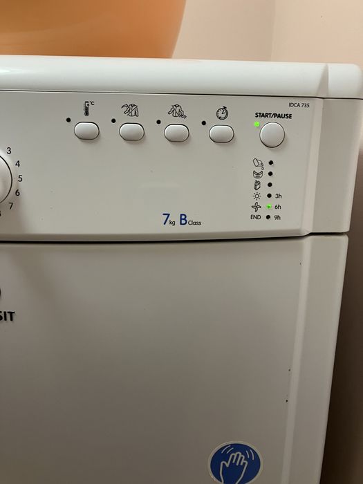 Продавам работеща сушилня Indesid