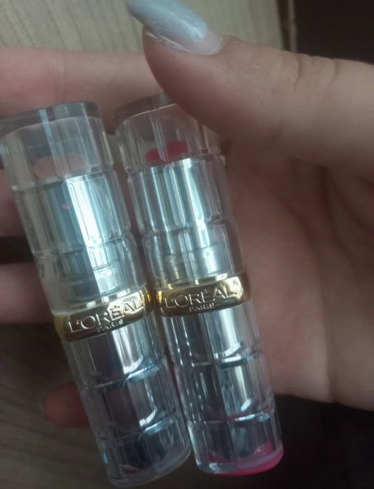 Vând rujuri LOREAL noi!