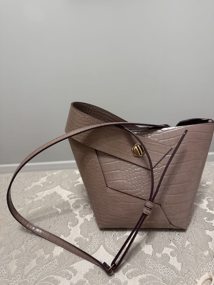 Charles and Keith сумка