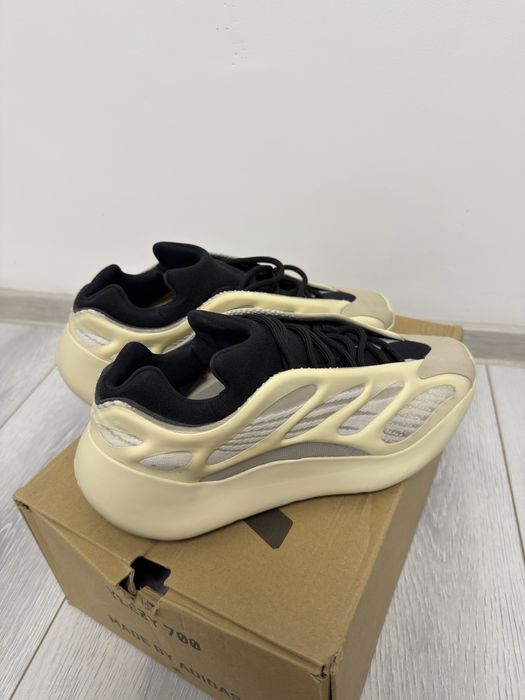 Yeezy 700 Azael Full Box