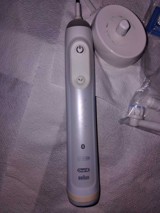 Periuță de dinți electrică Oral B Genius 9000.