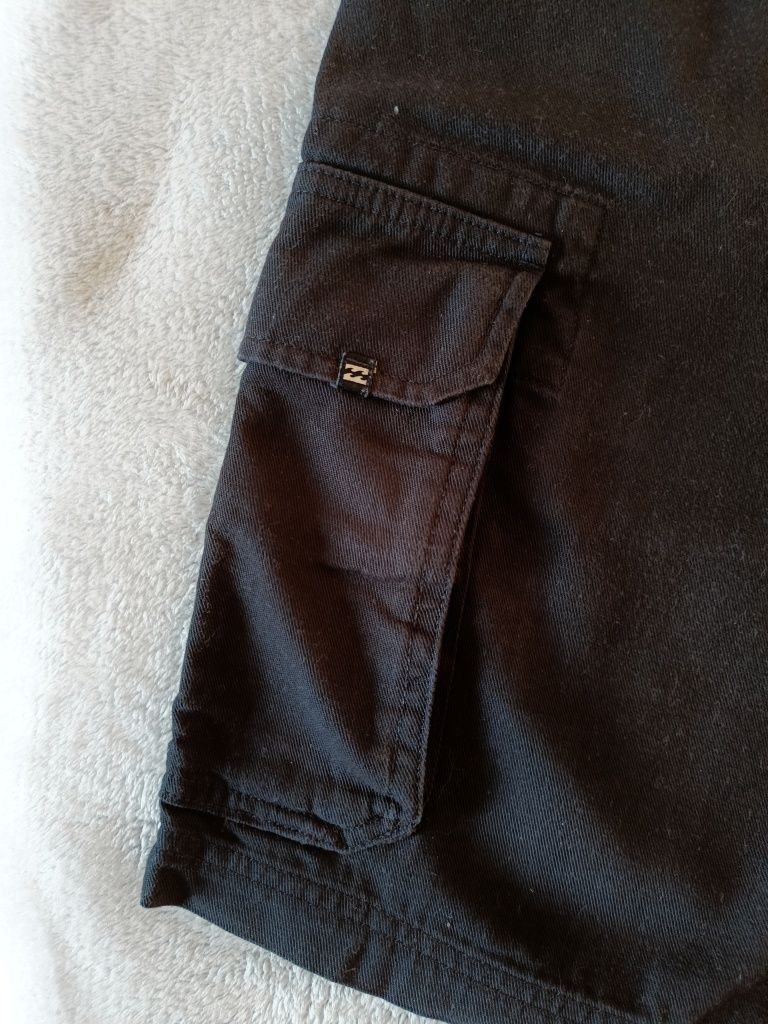 Billabong pantaloni scurti marimea 28