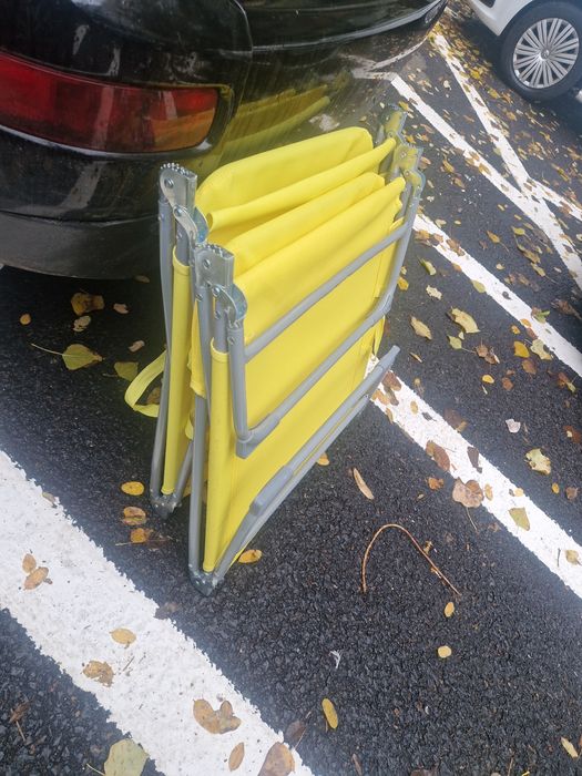 Doua șezlonguri pliabile