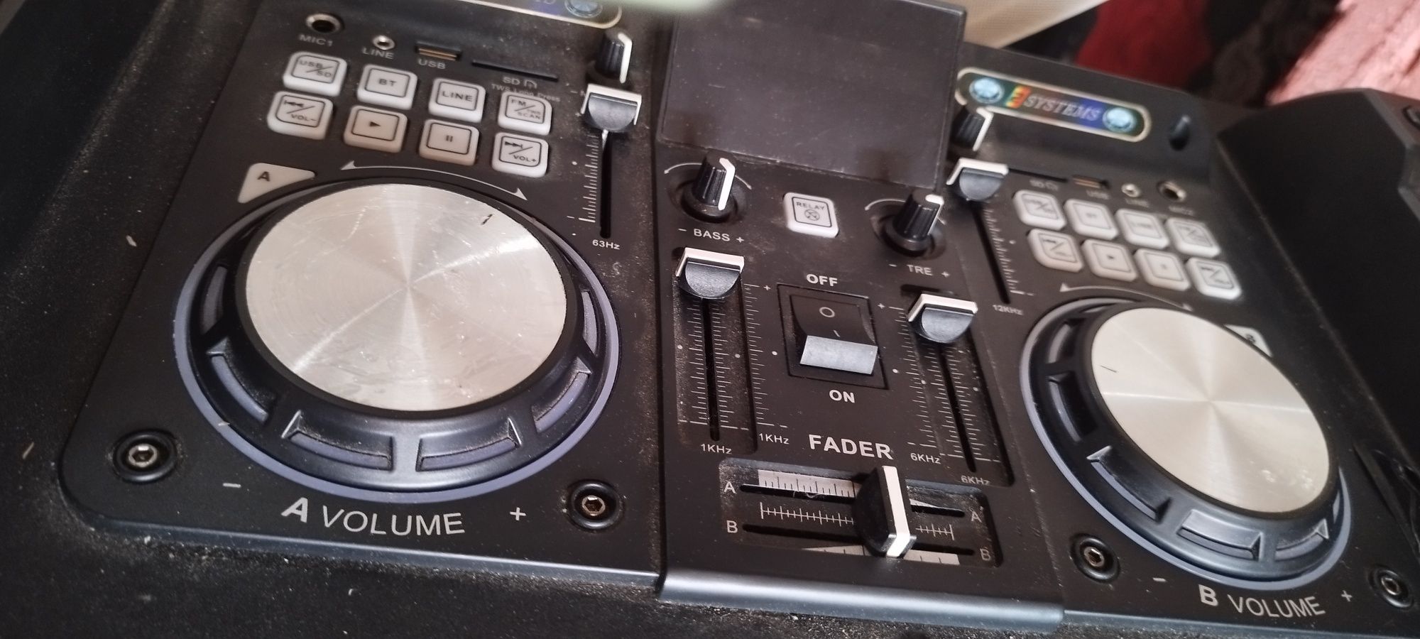 Vând boxă Akai DJ-S5H