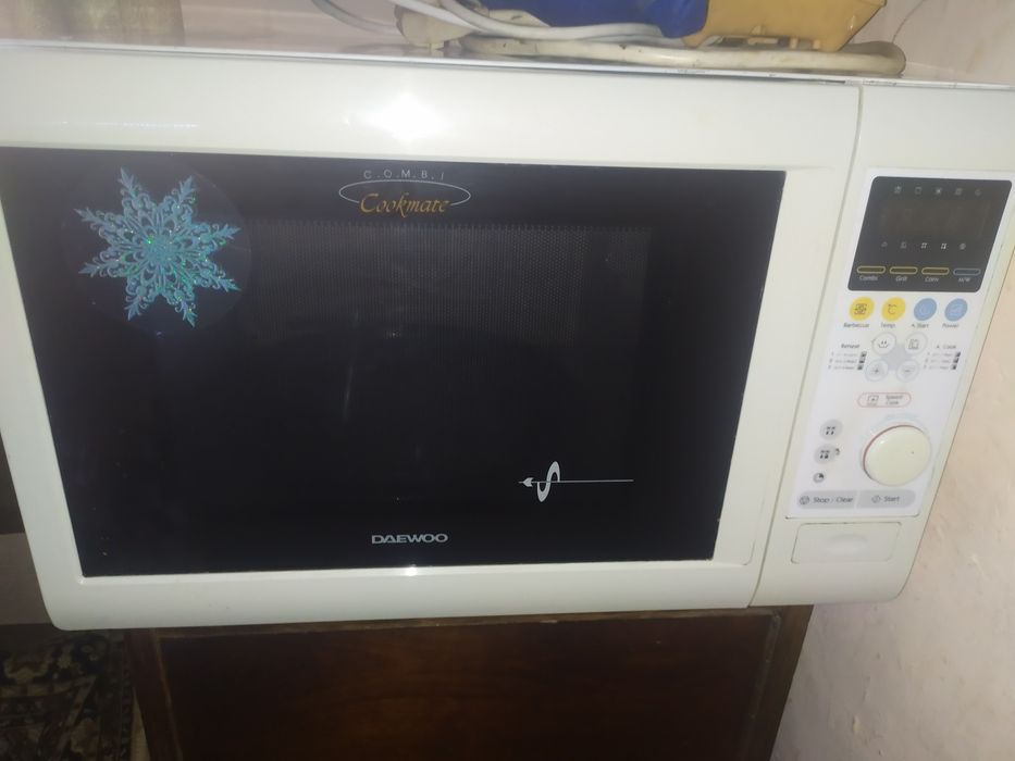 Продаю микроволновую печь бу