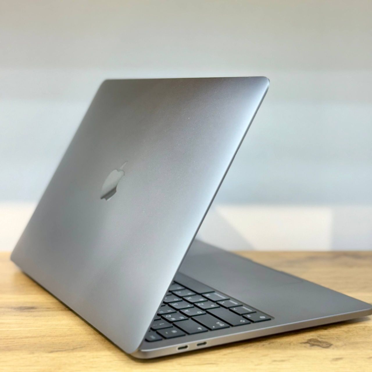 MacBook Pro M2  16Ram