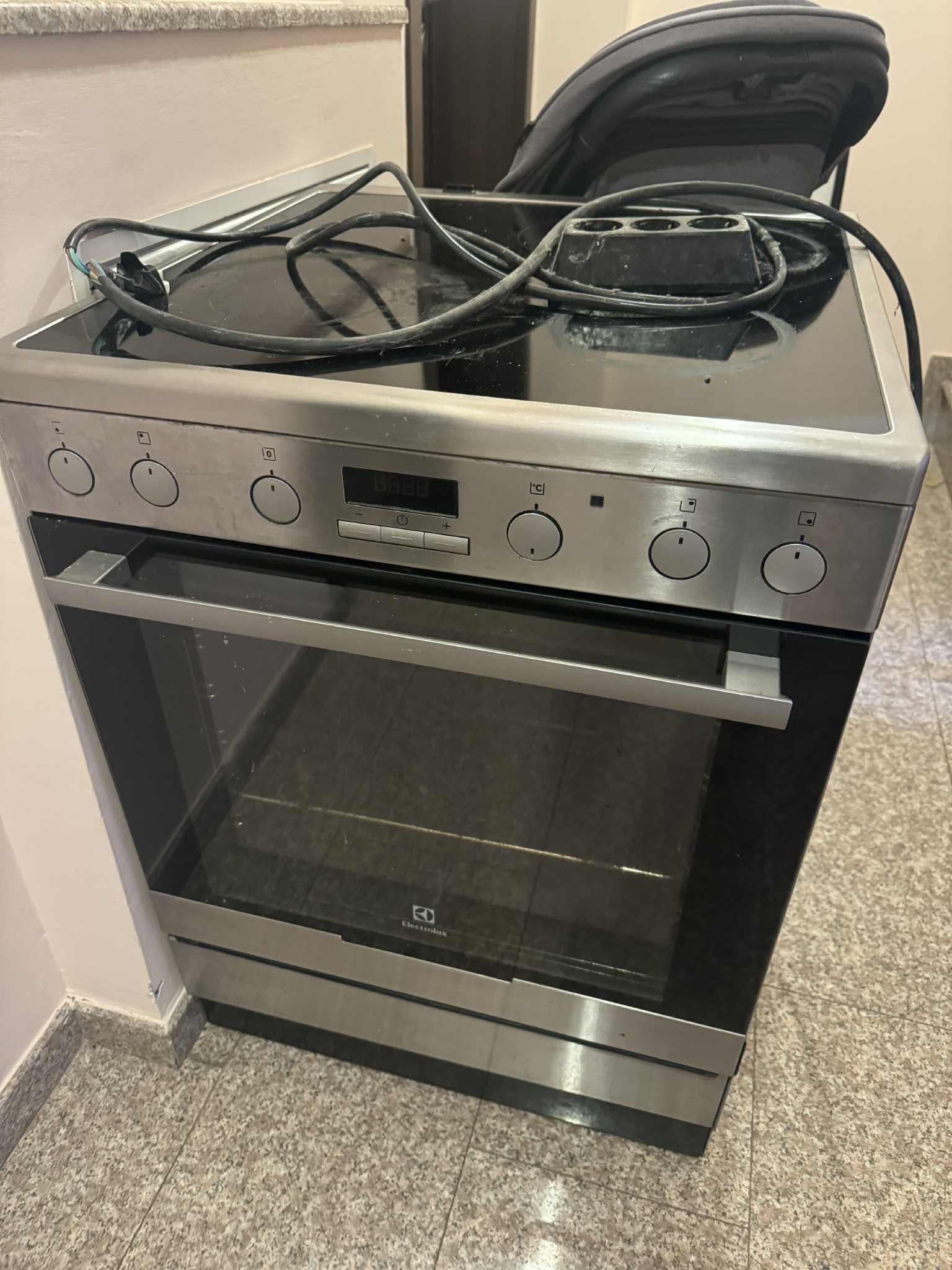 Фурна с котлони Electrolux