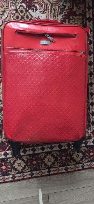 Чемоданы бесплатно 2шт