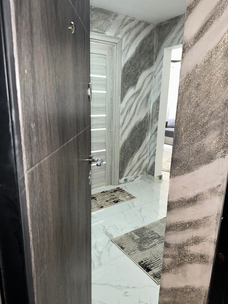 Închiriez apartament