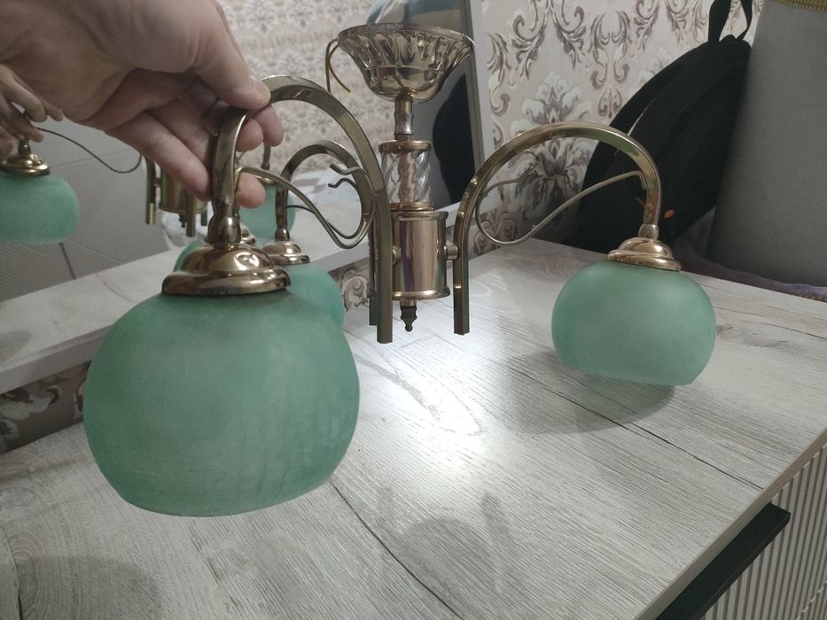 Продам люстру в спальню