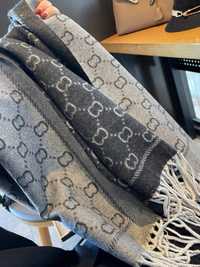 Продается женский шарф от бренда Gucci