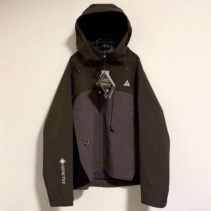 Nike ACG ( Gore-Tex, Arcteryx, Oakley, The North Face, Berghaus )