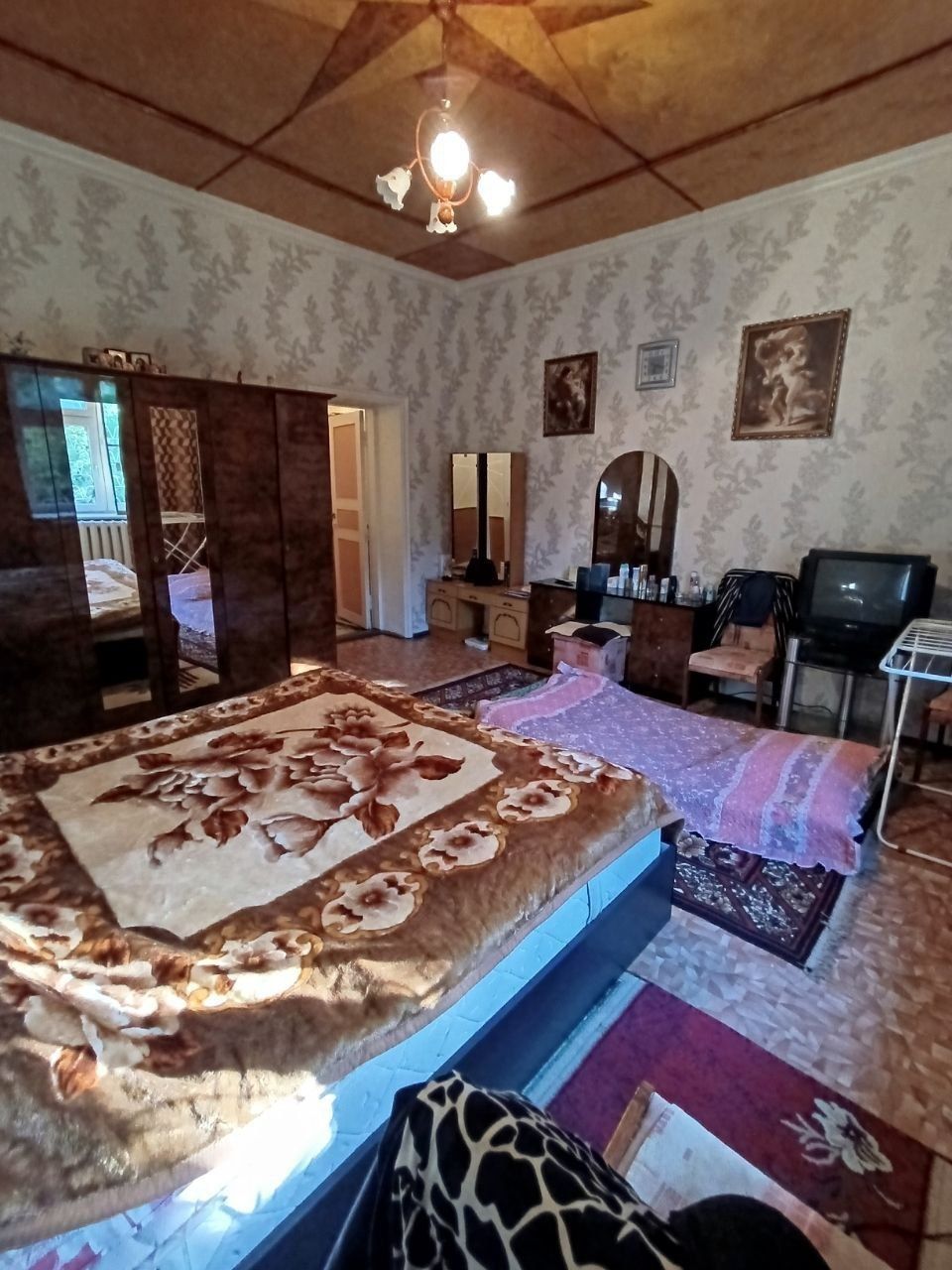 Участок 6 соток. 2 дома (2 и 3-х комн.). Сергели-2 (рядом с Ярмаркой)