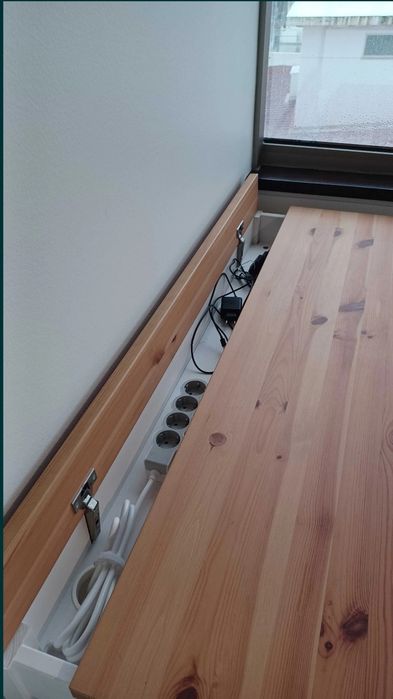 Birou Hemnes aproape nou