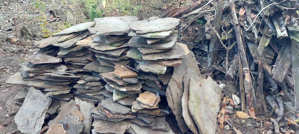 Тикли за пътеки и камъни за огради