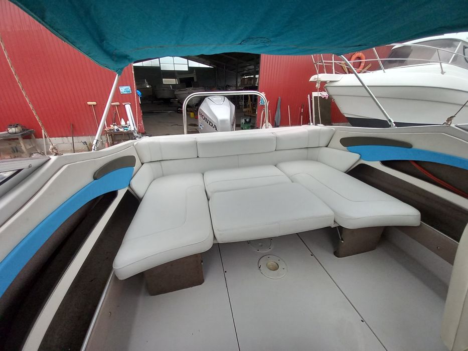 Barca cu cabina Four Winns 205 Sundowner cu motor Honda 175 cp 4 timpi