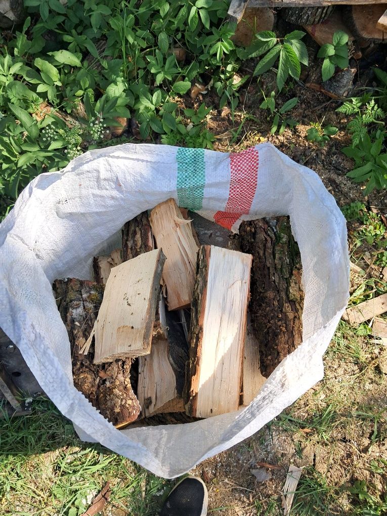 Vand lemne la sac gata crăpate