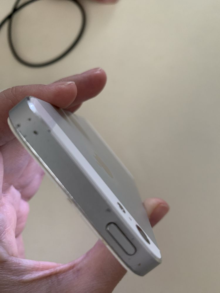 Iphone 5 белый в рабочем состоянии