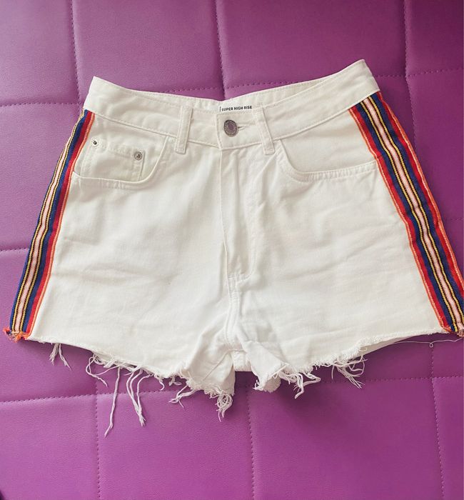 Pantaloni scurti albi, STRADIVARIUS, marimea 36/S