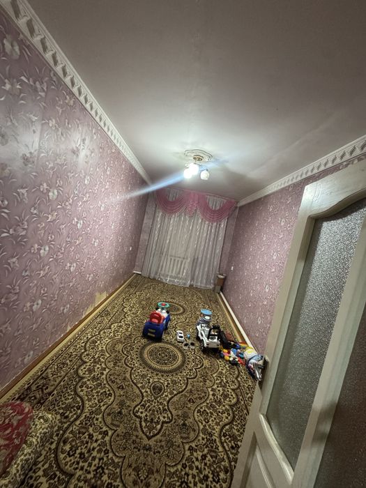 Срочно продаётся квартира на 4 этаже 4 комнатная кирпичный дом