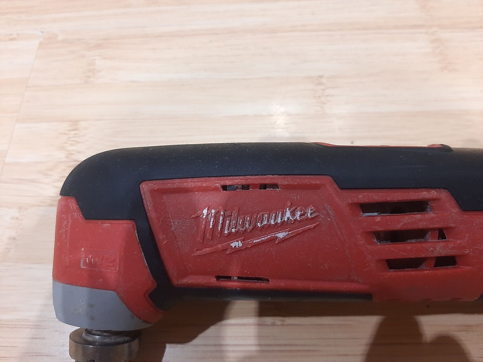 Milwaukee C12MT. Акумулаторен многофункционален инструмент. Мултитул.