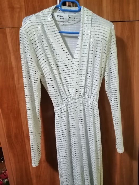 Vând rochie si șalopetă de ocazie