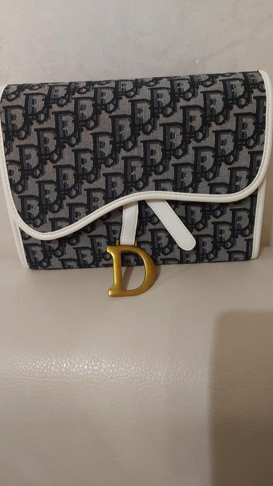 Чанта Dior.