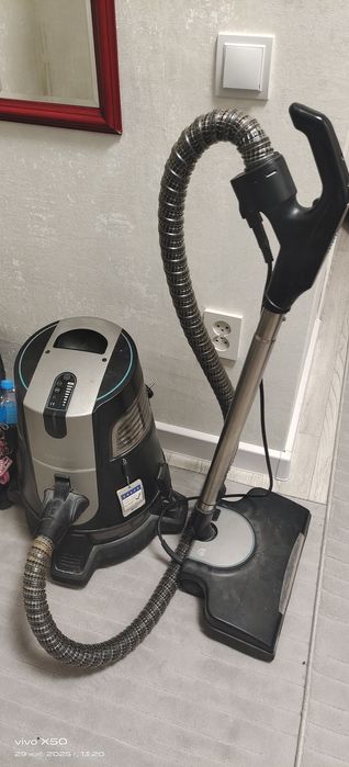 Рабочий пылесос от Aura