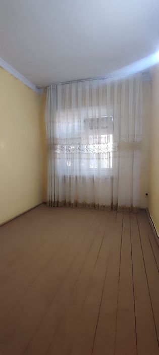 Карши 4-мкр 3 хонали 1-этаж урта катор гиштли полли уй 80 кв катта бал