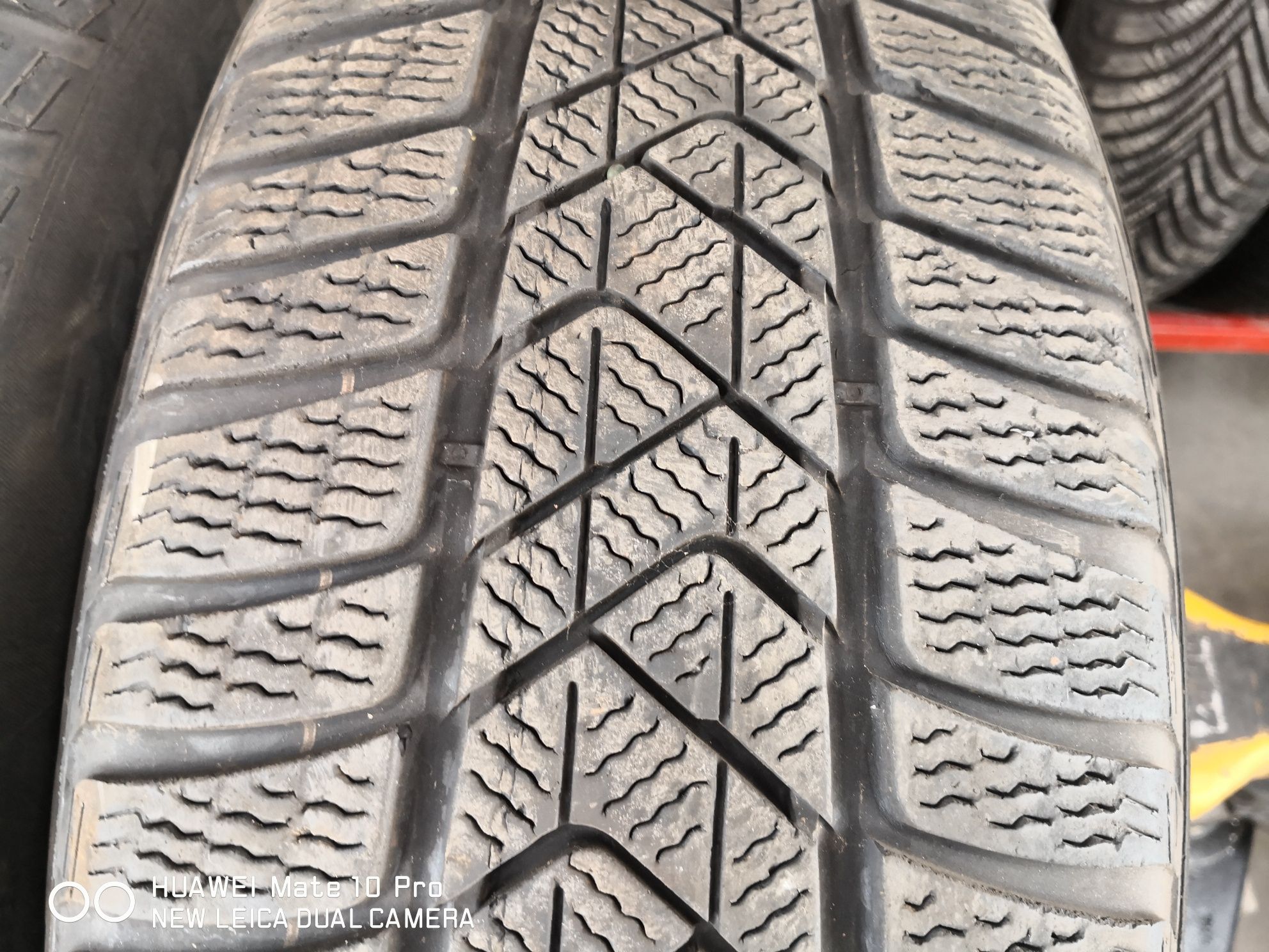 225 55 17 цола гуми като нови Pirelli RFT dot 21