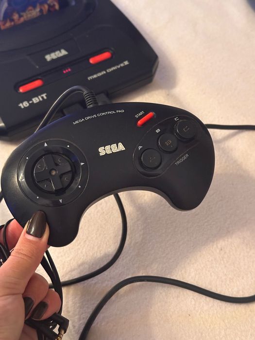 Sega Mega Drive II original + 2 controllere + 3 jocuri originale
