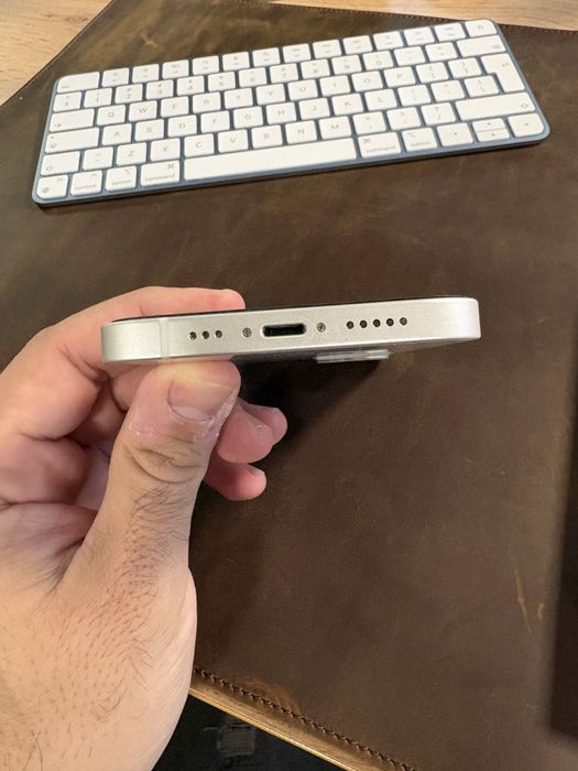 iPhone 12 white 64 GB к-т със зарядно кабел кейс и стъклен протектор