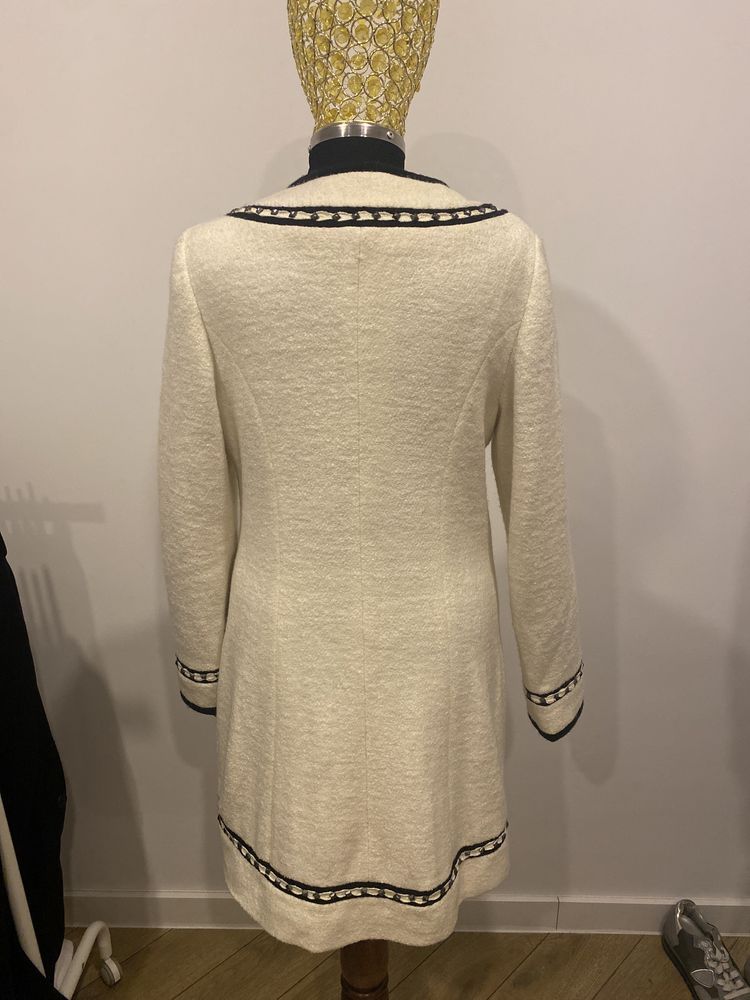 Palton de lana buclata gen Chanel marime 40 Roccobarocco
