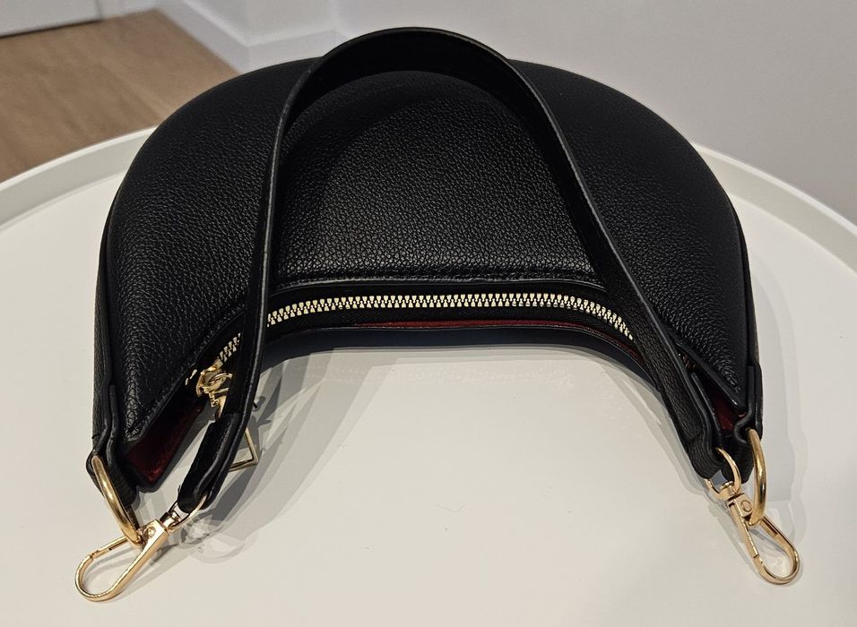 Нова черна чанта